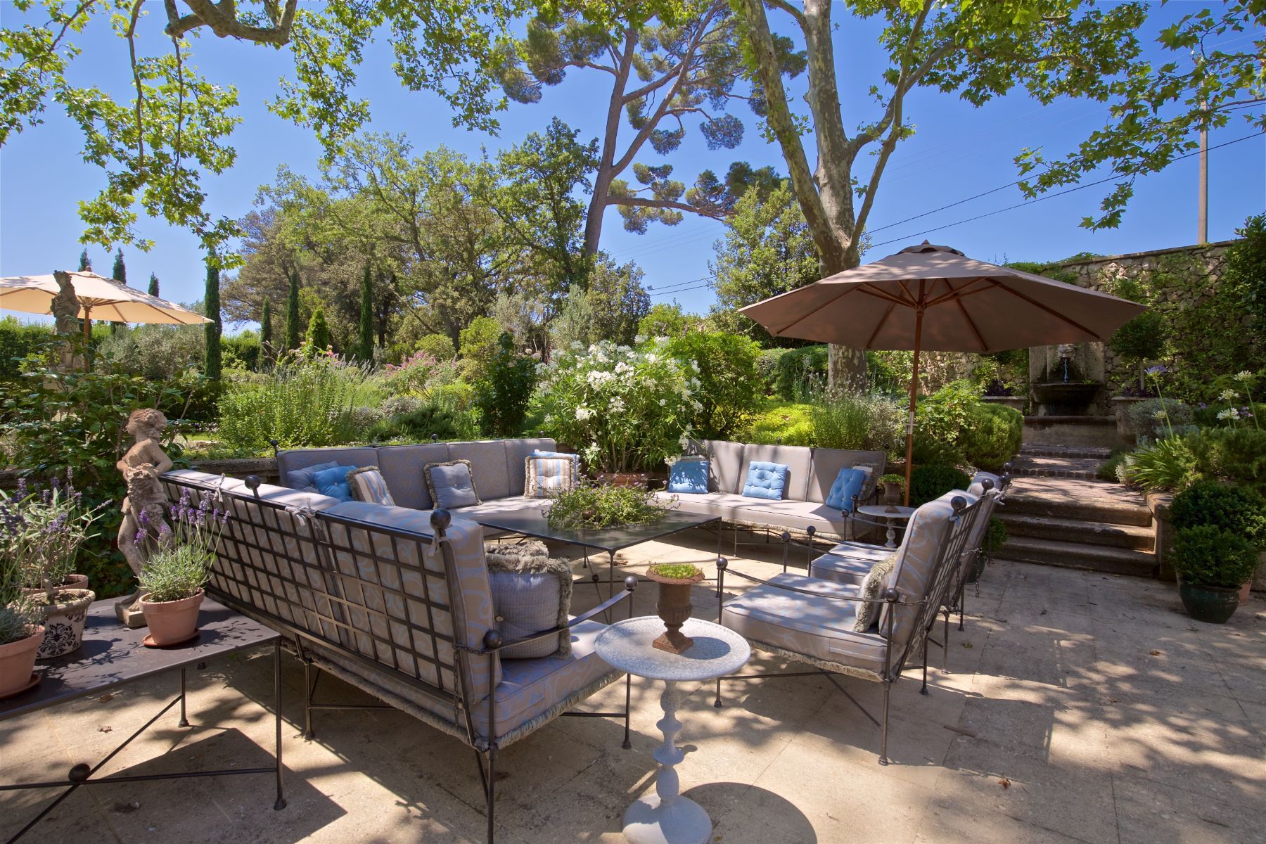 Domaine de Beau-Fleurs villa photo.